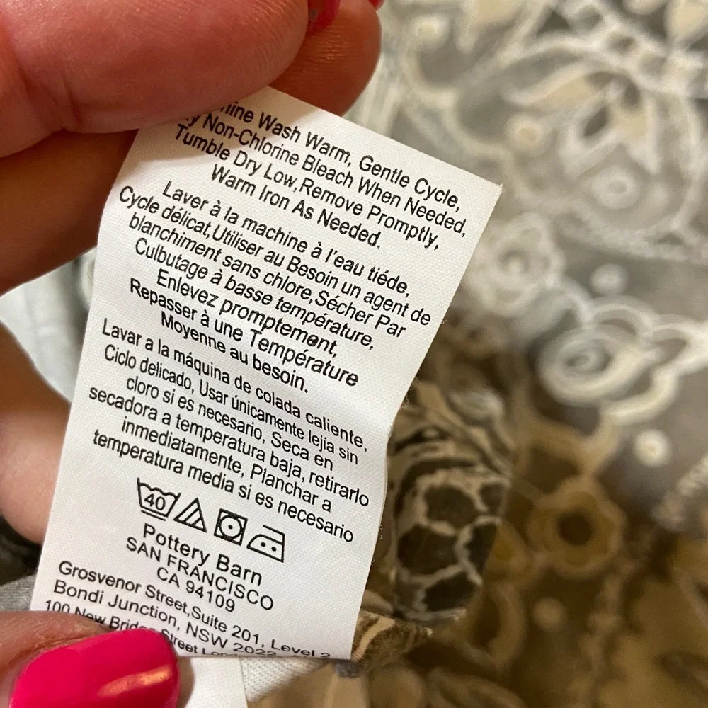 Like new Pottery Barn Jacquelyn Medallion Organic Sateen Duvet Cover & shams